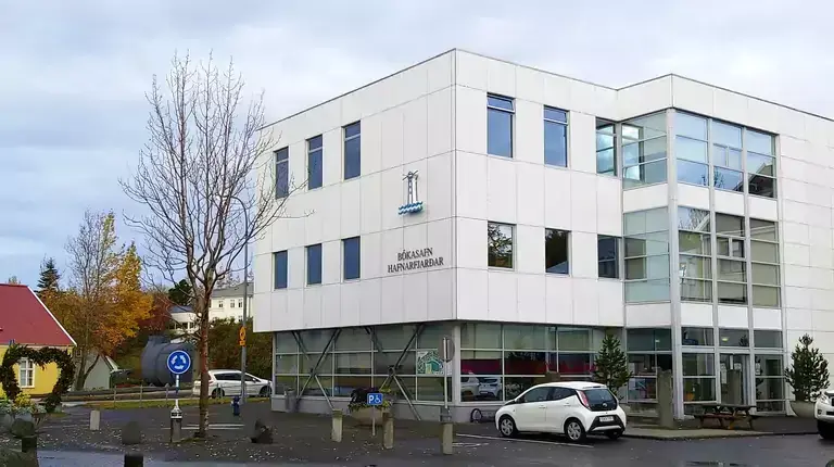 Hafnarfjörður library outside 